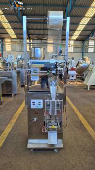 M�quina dosificadora y envasadora de productos granulados y en polvo.